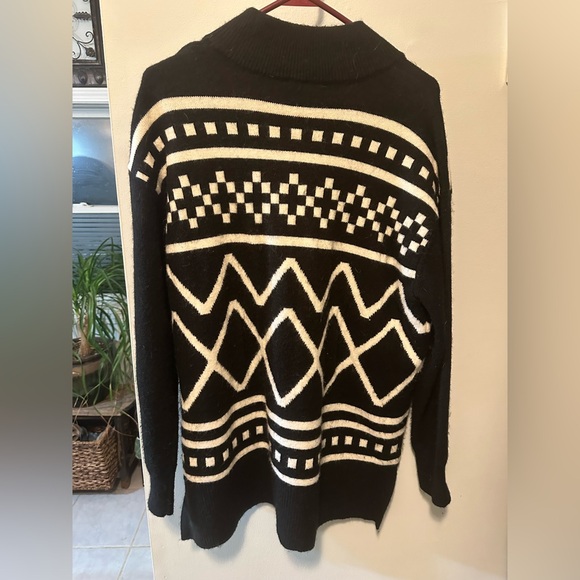 Lou and Grey Black and White Geometric Sweater size large - Picture 2 of 3